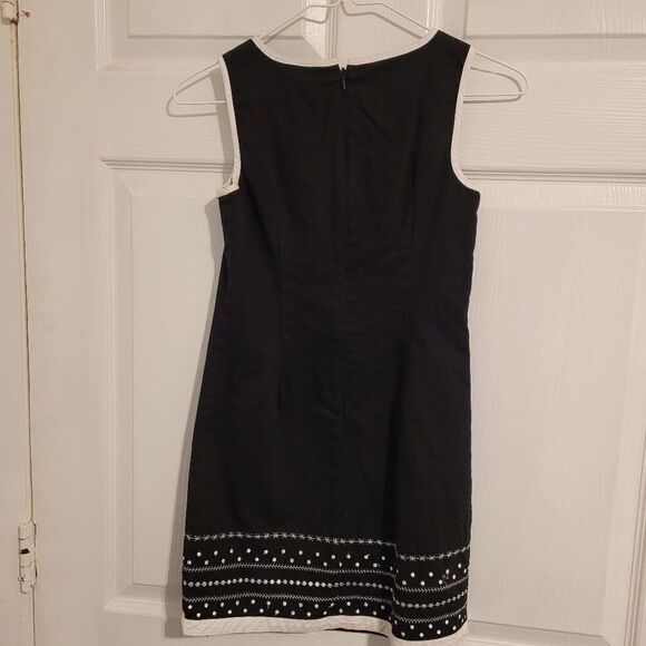 Talbots kids embroidered dress - Picture 2 of 4